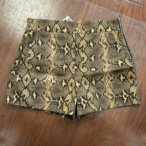 NWT Zara side zip Snake print short